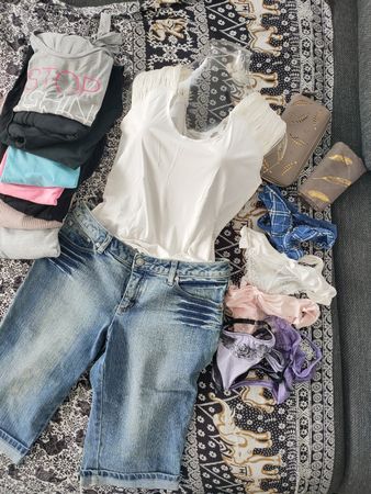 Sommer-Kleiderpaket: Jeans-Shorts, T-Shirts & Dessous Gr. M
