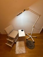 Kosmetikstuhl mit Lampe und Zubehör guter Zustand