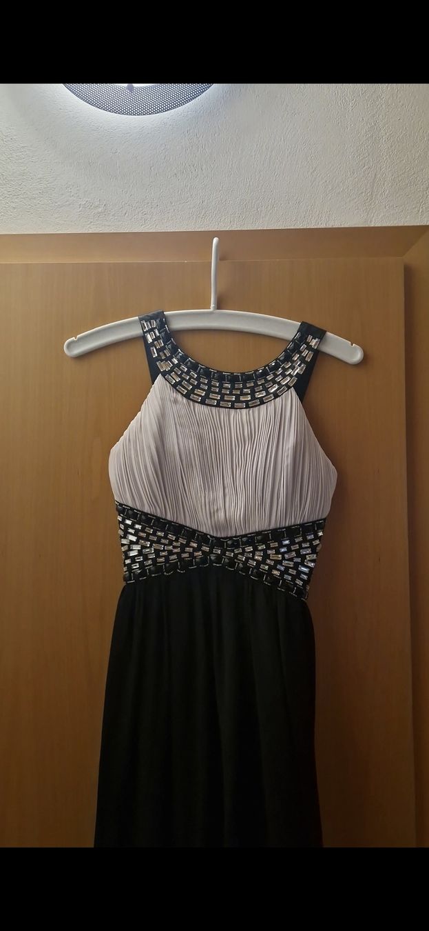 Kleider: Abendkleid lang schwarz Grösse 38 mit Schmucksteinen Neu – Gebraucht aus Bubendorf von ang_b829 1