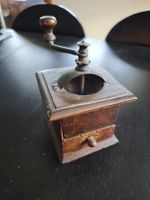 antique moulin à café 