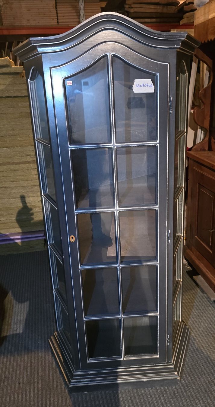 Vitrinen: Selva Vitrine Tanne massiv – Gebraucht aus Rorschacherberg von snOOpydOg11