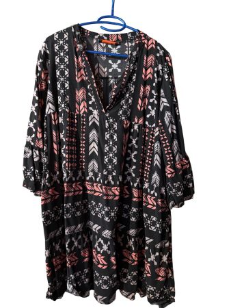 Sommerliches Damenkleid mit Ethno-Muster Gr. L...