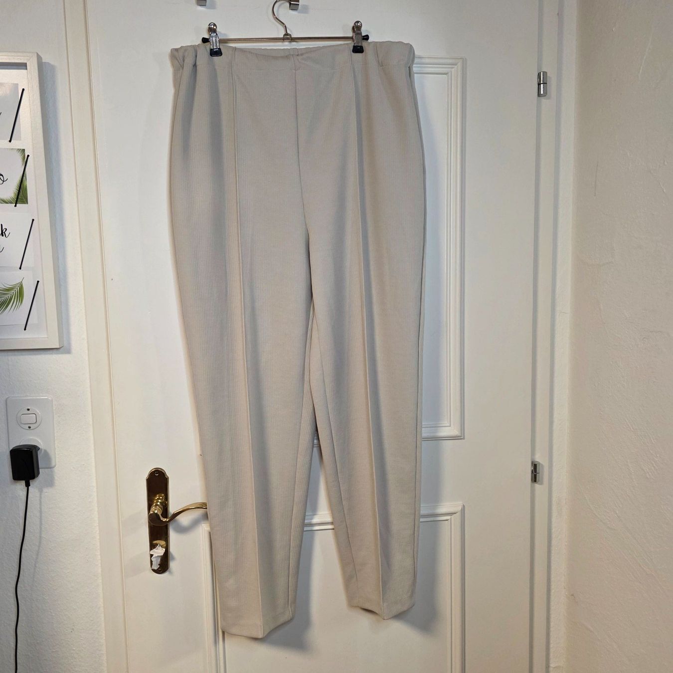 Pantaloni: Linea V Vintage Hose Sandfarbe Gr. 48 – Usato da Wald ZH venduto da CapLux 7