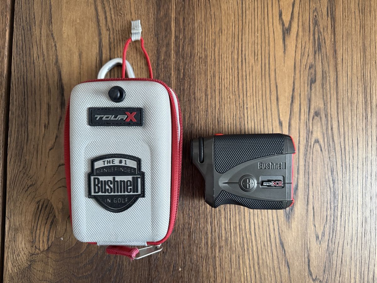 Misurare: Bushnell Pro X2 Entfernungsmesser Golf mit Hülle – Usato da Luzern venduto da Roeschuko