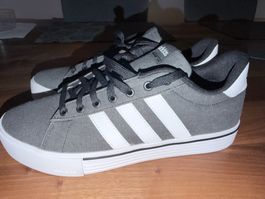 Adidas Sneaker grau Modell IF4496 Grösse 44 neuwertig