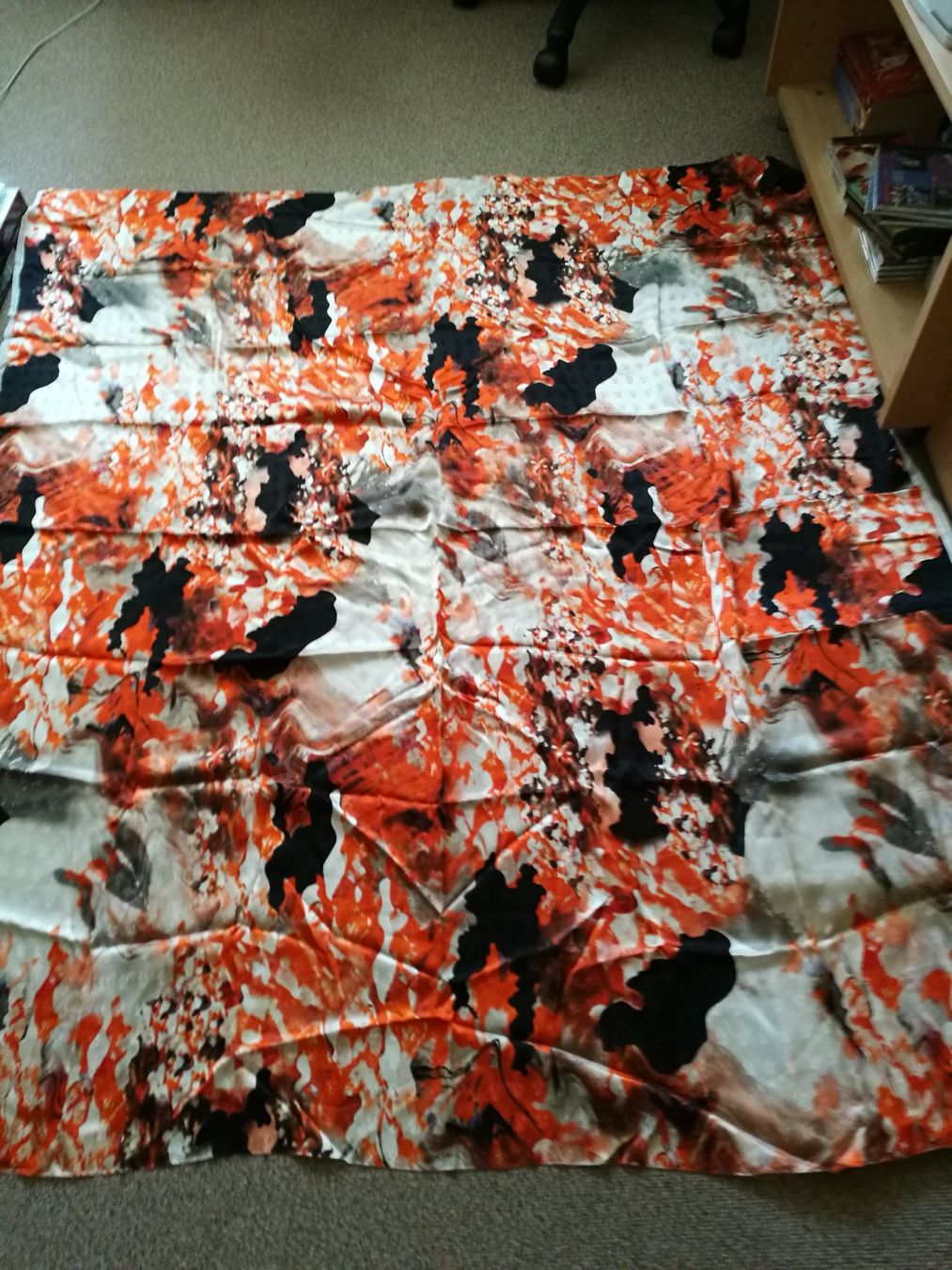 Stoffe: Seide italienisch schwarz rot beige – Neu (gemäss Beschreibung) aus Horn von sonjamenzi 2
