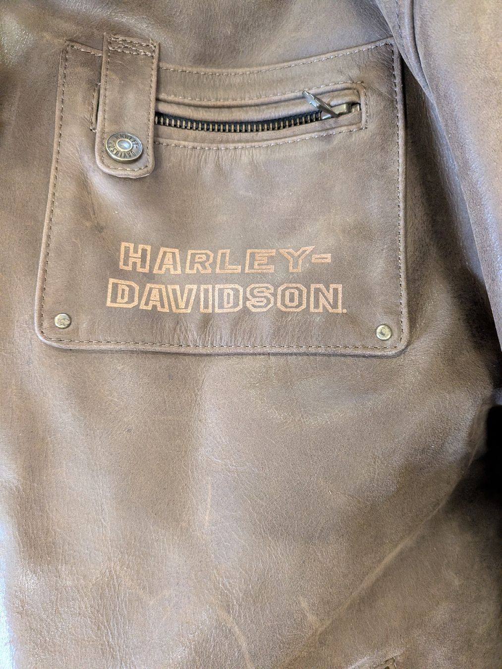 Harley-Davidson Giacche: Veste en cuir Harley – Usato da Vuadens venduto da AlainHarley 1