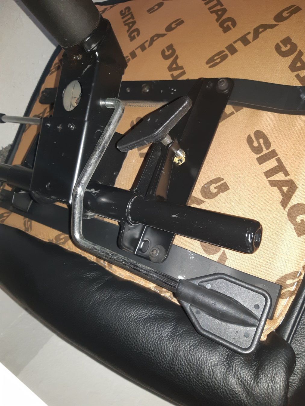 Sitag Poltrone: Büro-Chefsessel SITAG Leder – Usato da Volketswil venduto da Pitasch 9