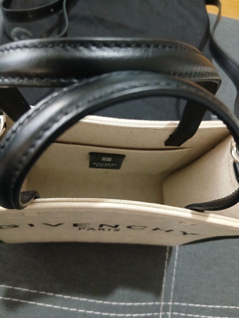 Givenchy Sacs femmes: GIVENCHY mini G tote bag – D'occasion à Le Grand-Saconnex par Rgt87 2
