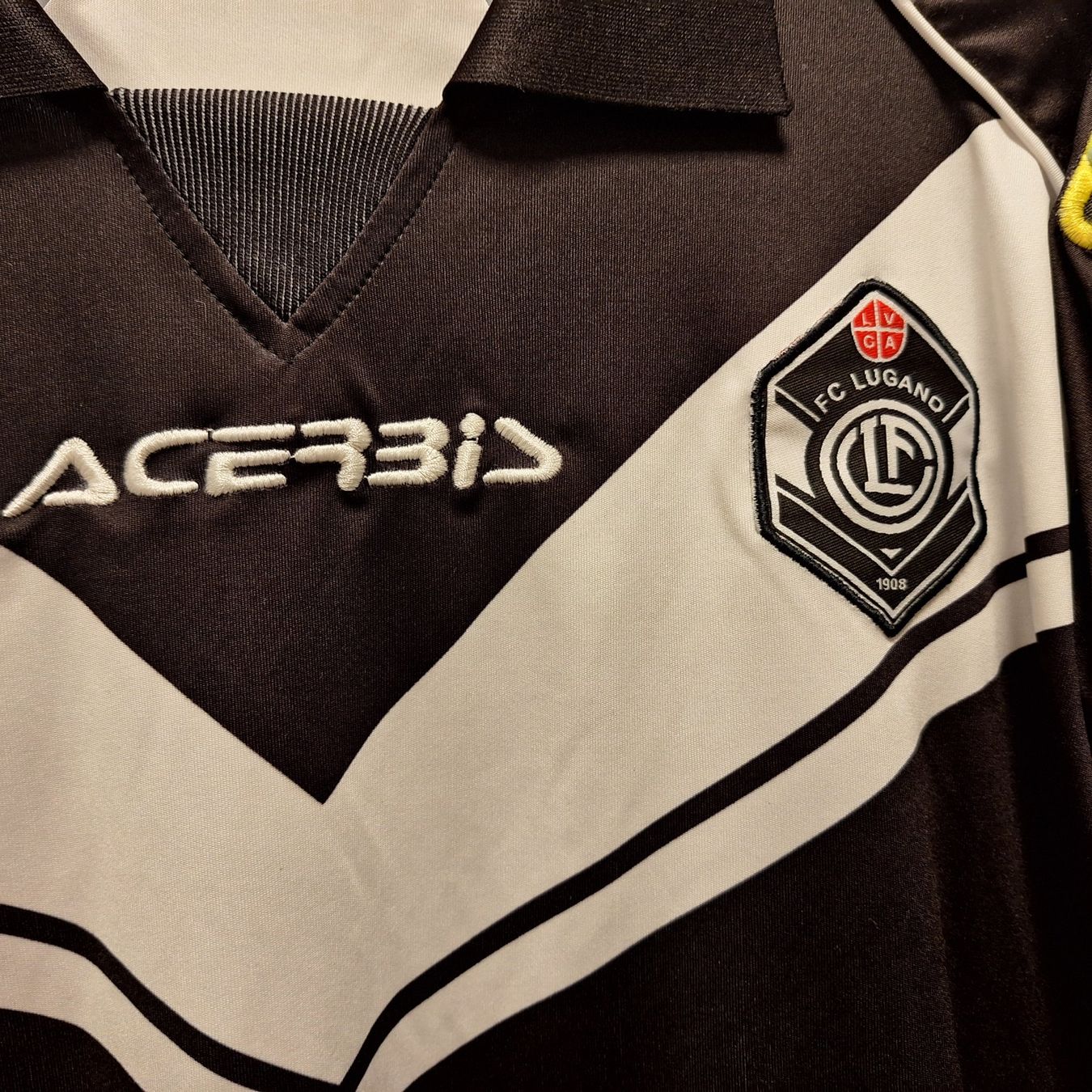 Canottiere & Pantaloni: FC LUGANO CALCIO ACERBIS M 2016-2017 SUISSE – Usato da Bellinzona venduto da LA-ropa-de-Juan 1