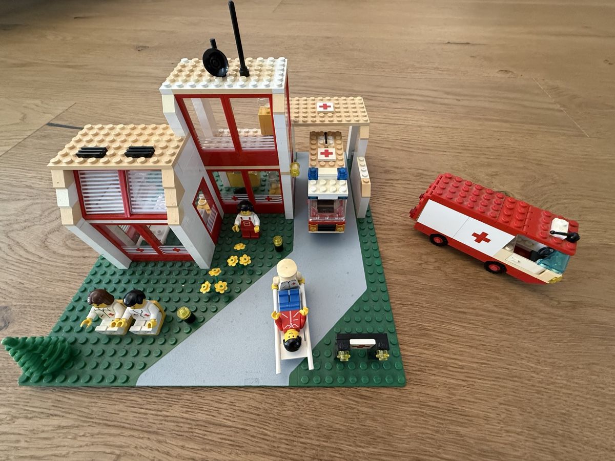 Lego Spielzeuge: Lego 6380 Krankenhaus – Gebraucht aus Altdorf UR von Sanna08