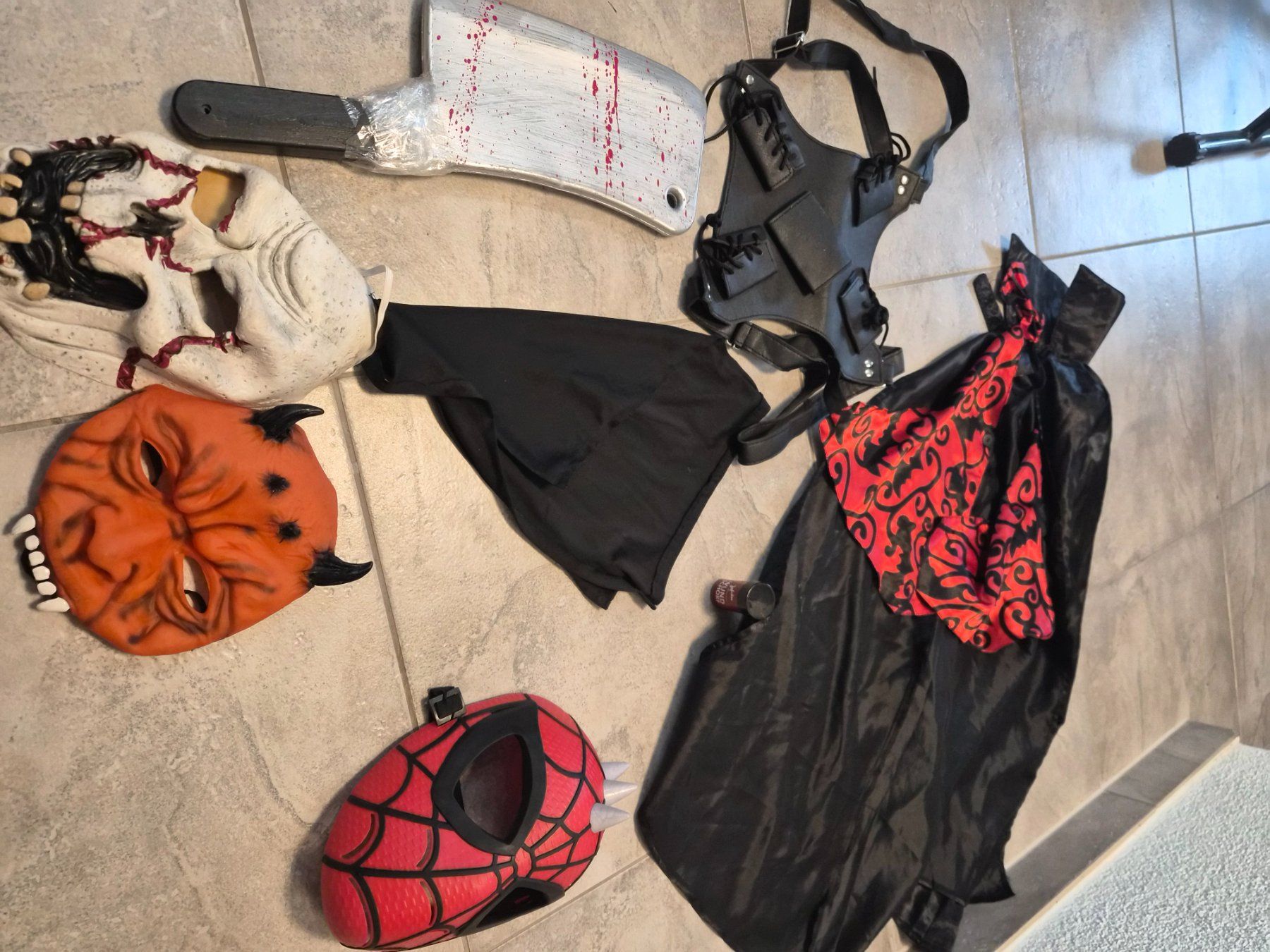 Costumes: Halloween kostümset – D'occasion à halden par ore_dbn5