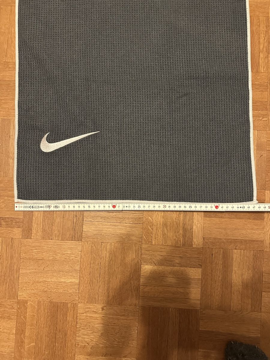 Badetücher: Nike Sporttuch – Neu (gemäss Beschreibung) aus Gelterkinden von basilbaet. 1