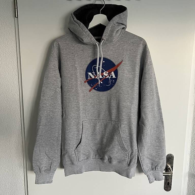 Maglioni & Felpe: Grauer NASA Pullover, Grösse M – Usato da Neerach venduto da twerner1