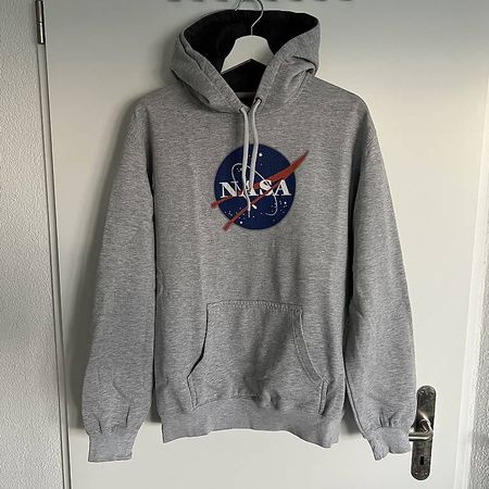 Grauer NASA Pullover, Grösse M