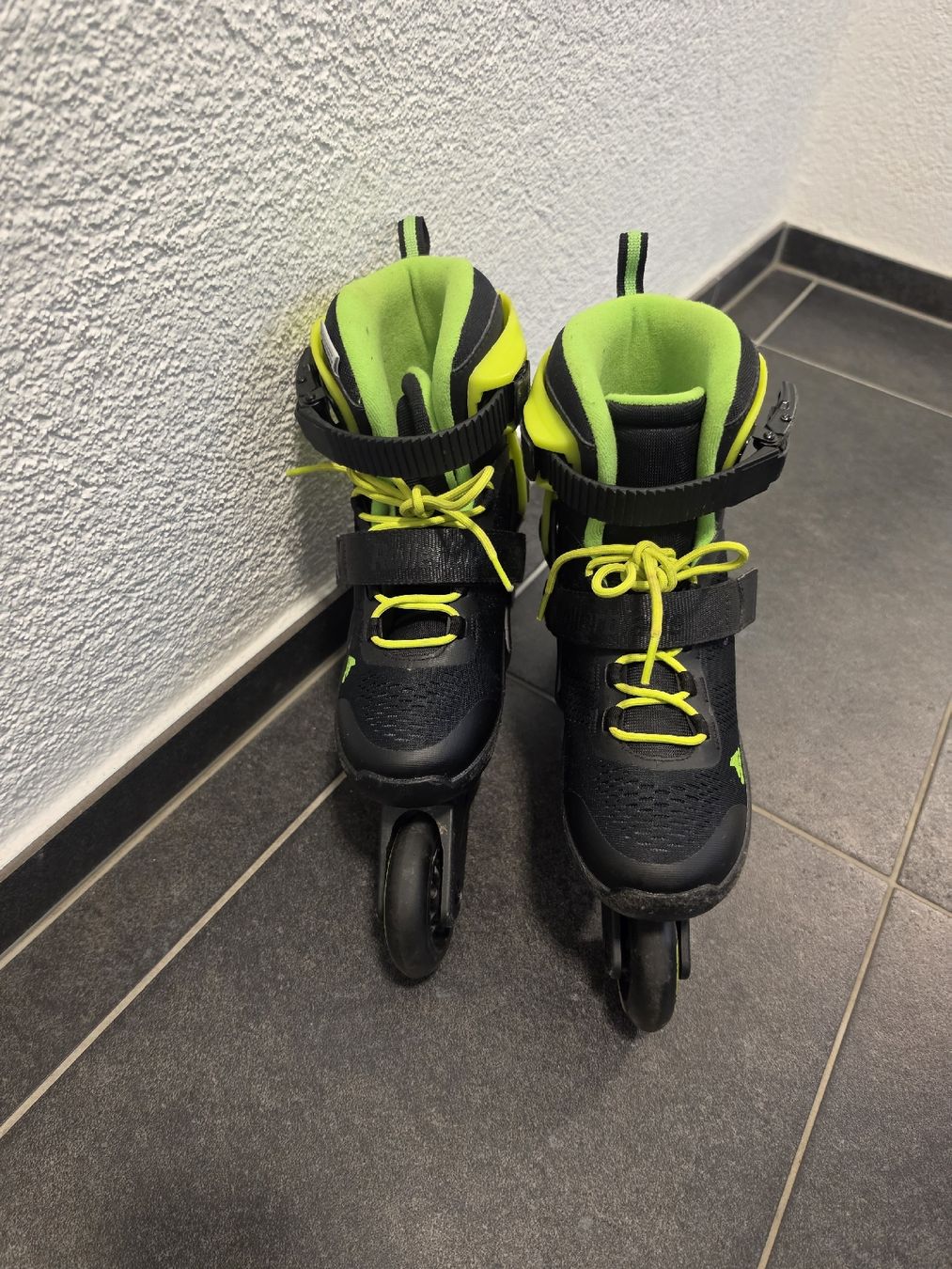 Pattini in linea & Pattini a rotelle: Inline Skates Gr. 33 - 36.5 Schwarz/Grün – Usato da Oberburg venduto da ree81