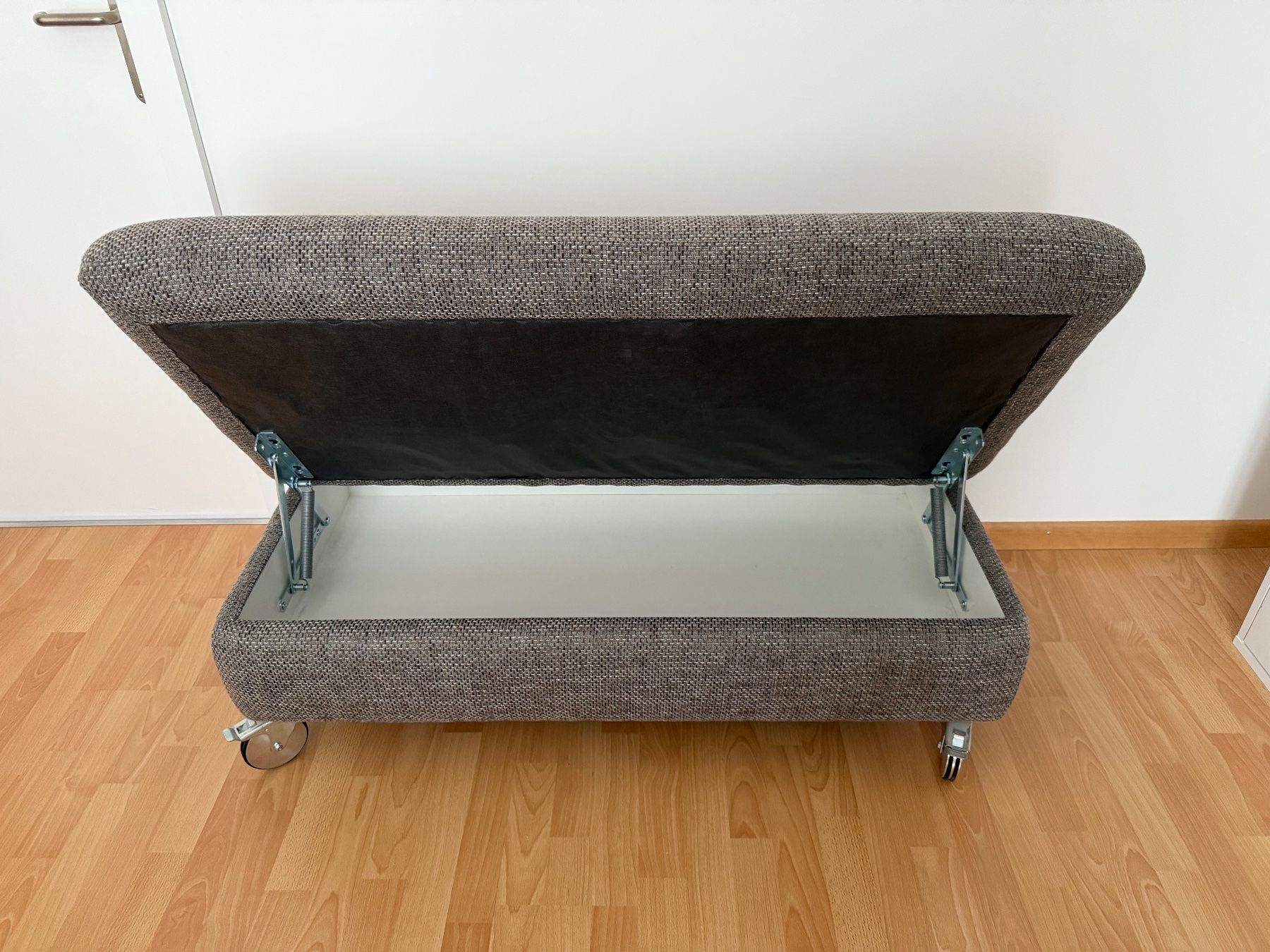 Hocker: Hocker mit Rollen und Stauraum – Gebraucht aus St. Gallen von sarah0004 1