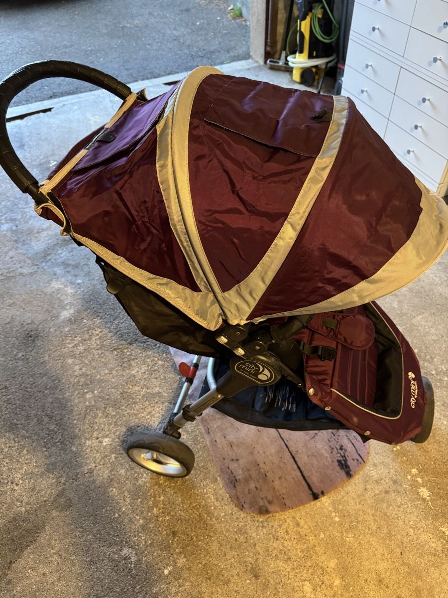 Kinderwagen: Kinderwagen  – Gebraucht aus Oberägeri von MW.1986