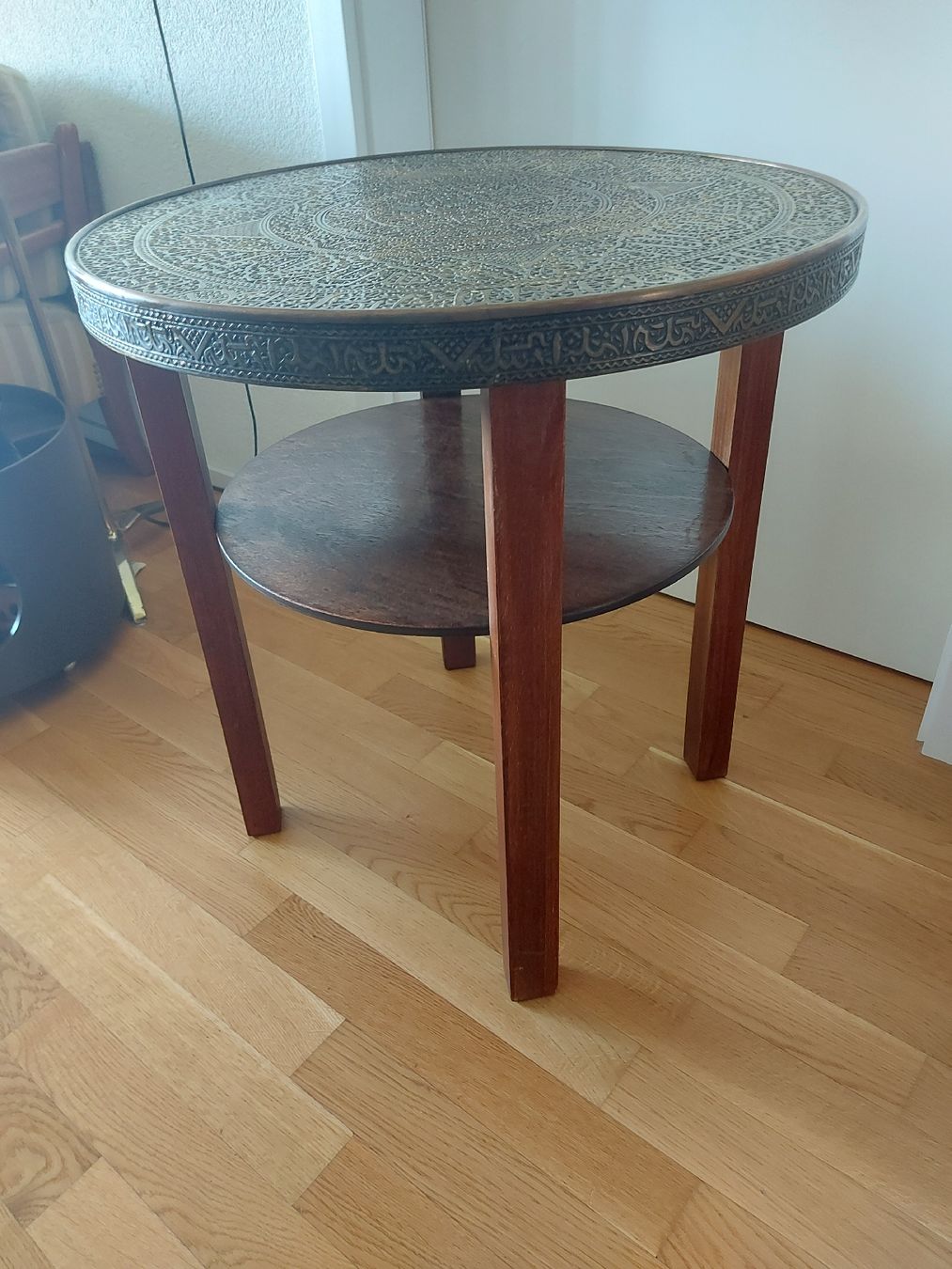 Tavoli: Art Deco Beistelltisch mit Messingplatte – Usato da Ostermundigen venduto da son_vd9k 1