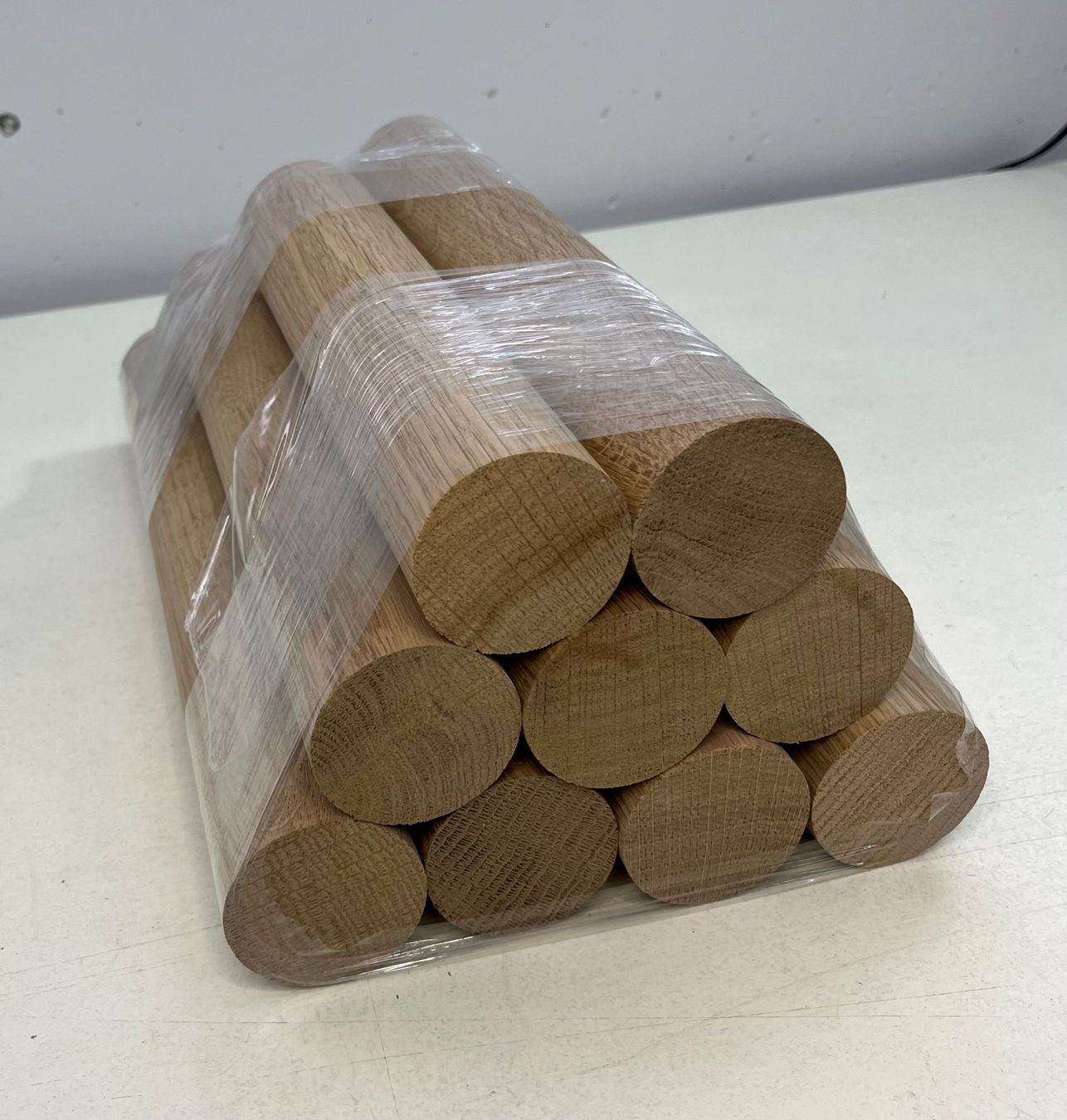 Articoli in legno: 9 x Rundstäbe aus Eiche, Durchmesser 50mm – Nuovo (secondo la descrizione) da Weinfelden venduto da Kathydoes