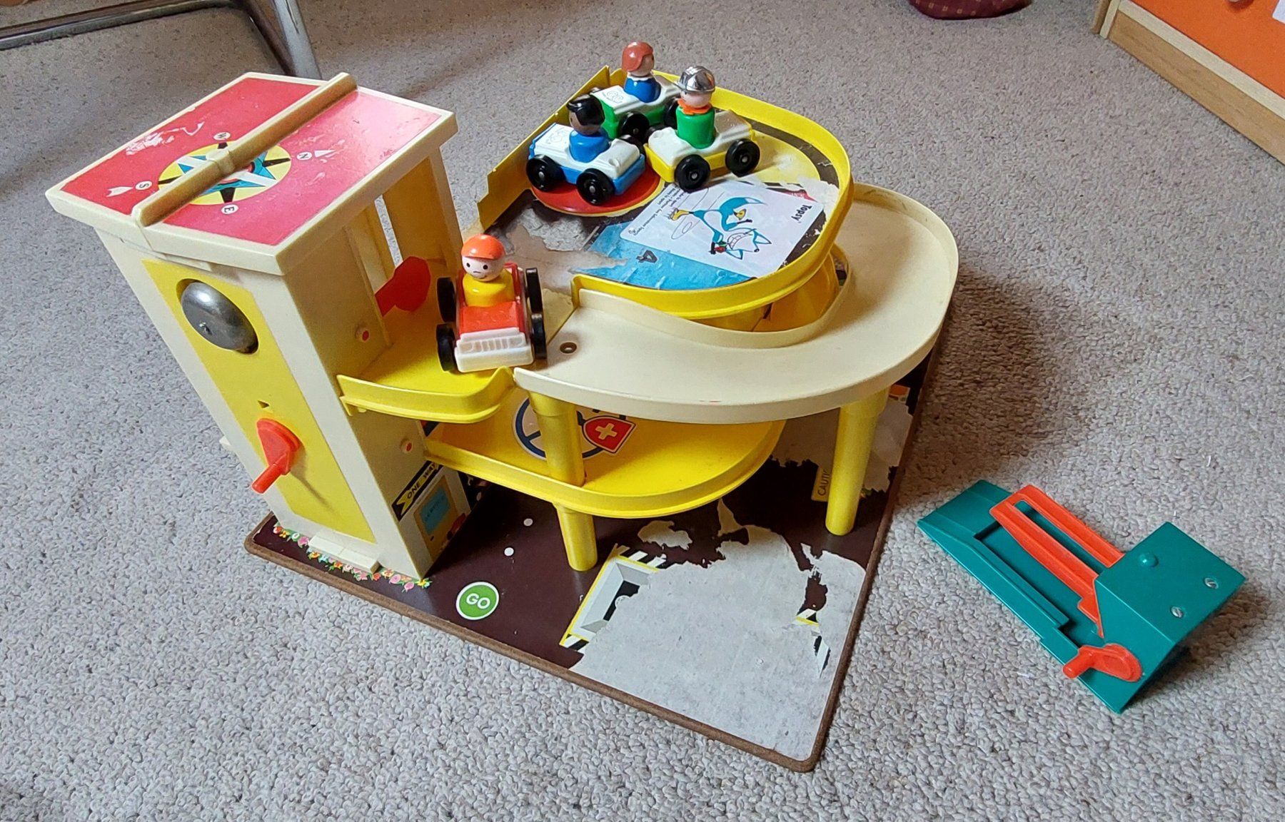 Fisher-Price Giocattoli: Garage Fisher Price – Usato da Frauenfeld venduto da ma510 1