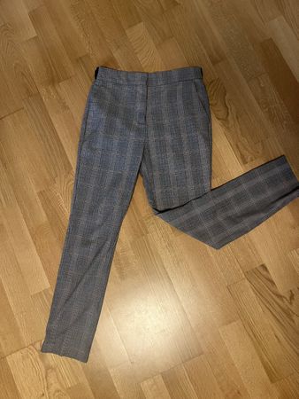 Coole Stoffhose mit Karomuster von Zara, Grösse M