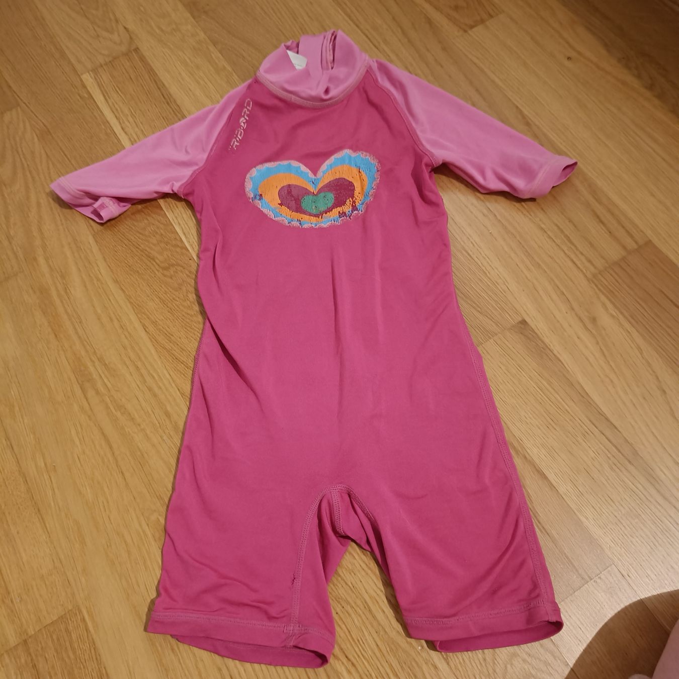 Badekleider & Bikinis: Schwimmanzug Grösse 98 – Gebraucht aus Jaberg von urig17.