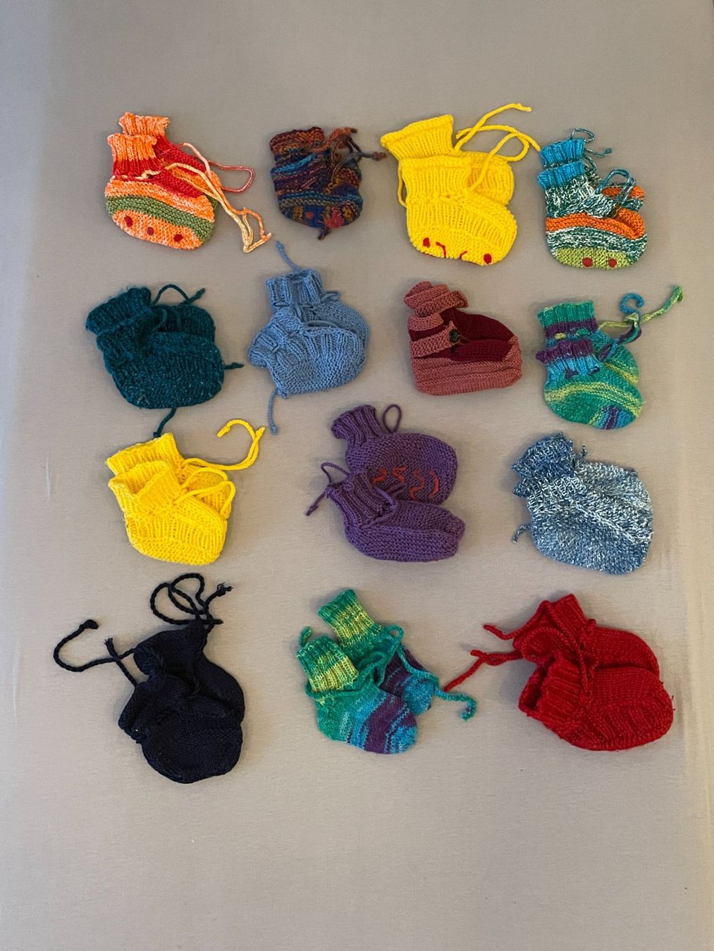 Lotti & Set di vestiti: Gestrickte Babykleider – Usato da Umiken venduto da Freundschaft 6