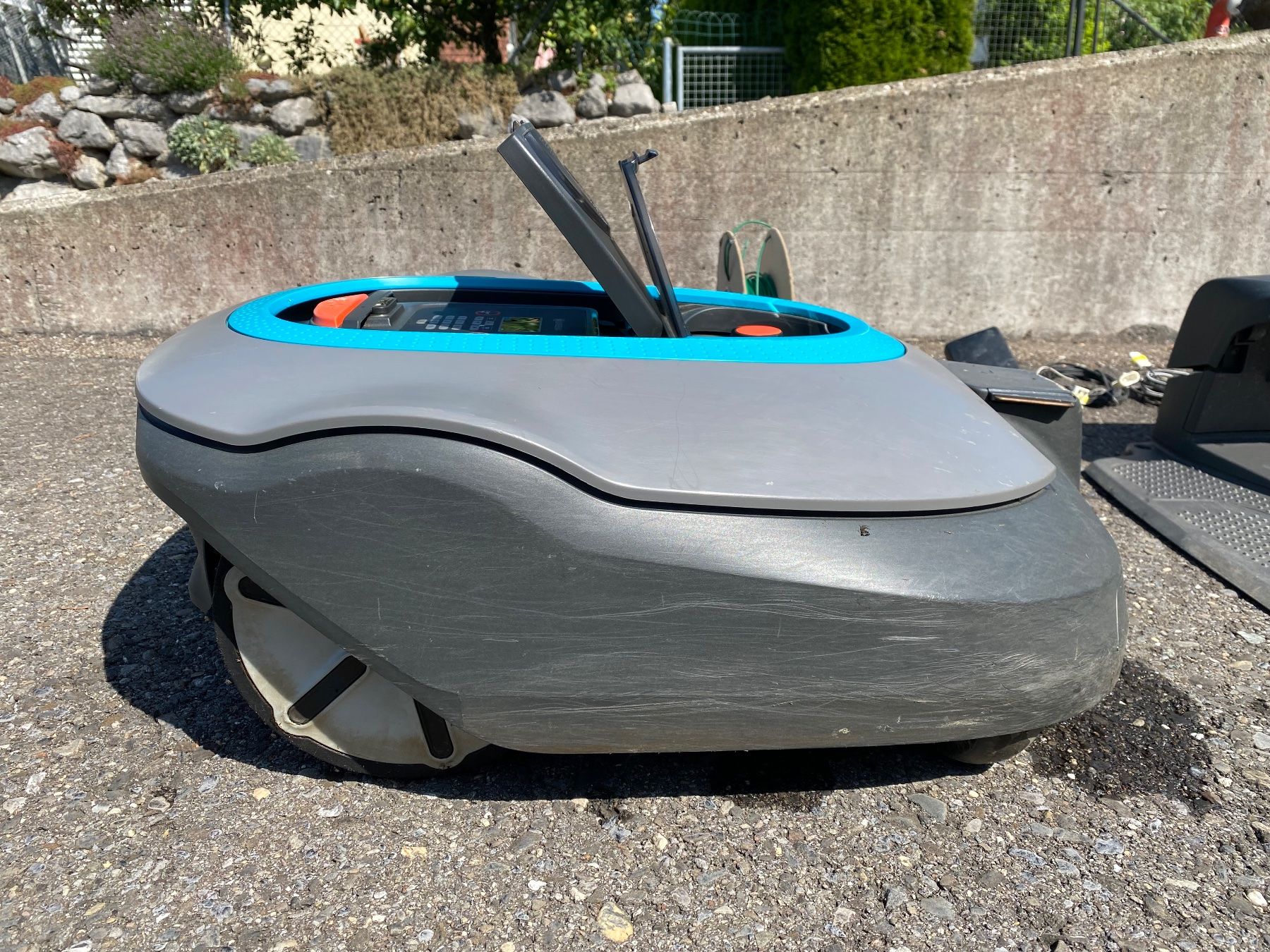 Gardena Rasenmäher: Rasenmäher-Roboter Sileno von Gardena – Gebraucht aus Höfen b. Thun von Uruegs01 5