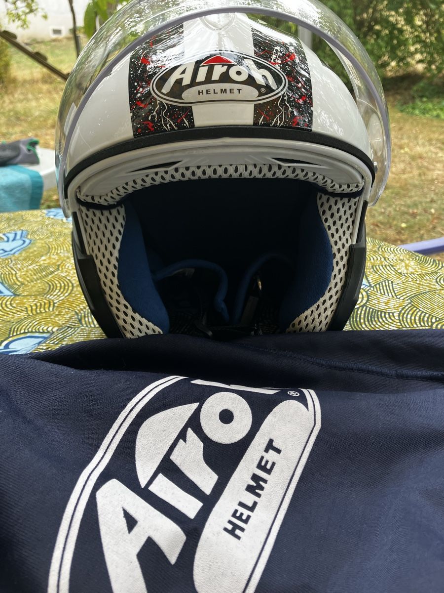 Airoh Casques & visières: Airoh Helm Grösse S weiss mit Muster – D'occasion à Nunningen par Annasue 4