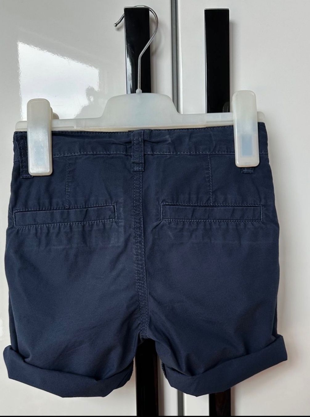 Benetton Pantaloni: 2 Bermuda in cotone Benetton – Usato da Castel San Pietro venduto da Moregi 9