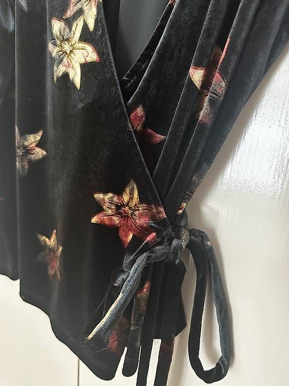Vestes: Cardigan cache-coeur fleuri – D'occasion à Bern par hal_898q 1