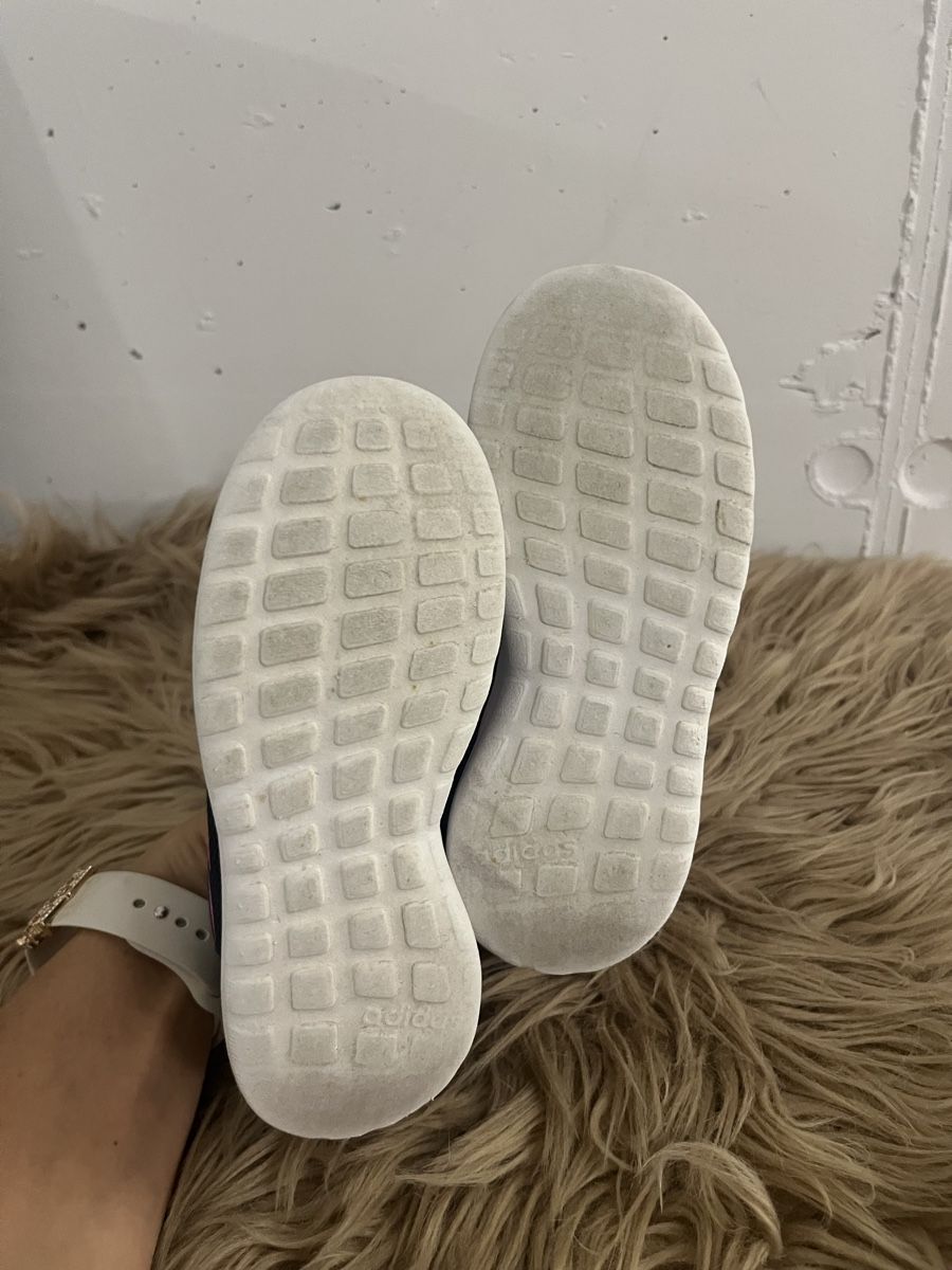 Adidas Schuhe für Mädchen: Sneakers Gr. 27 – Gebraucht aus Frauenfeld von Ka.ia 1