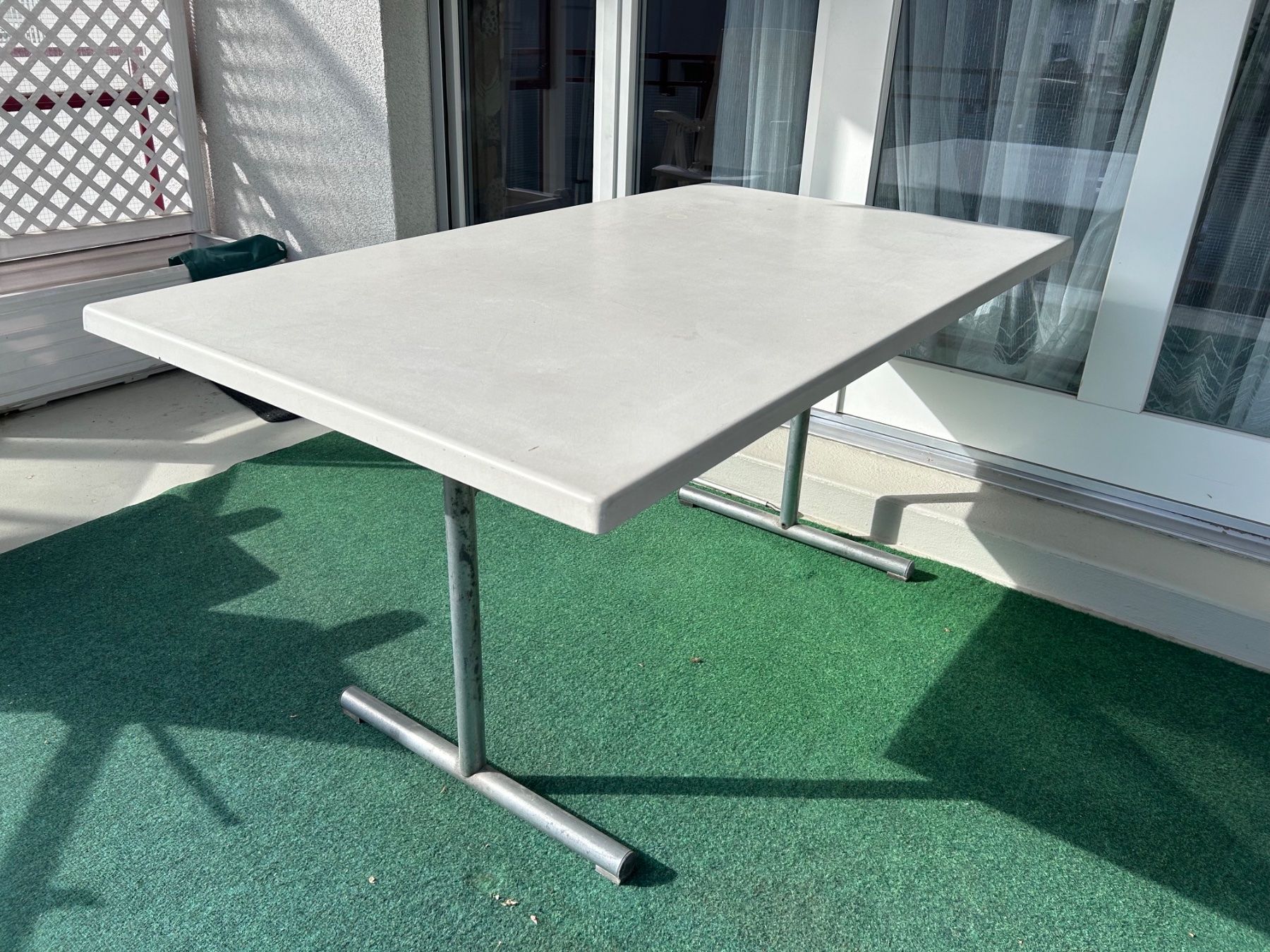 Bigla Tavoli: Robuster Bigla Gartentisch, Fiberglas, hell, klappbar – Usato da Solothurn venduto da dbmd333
