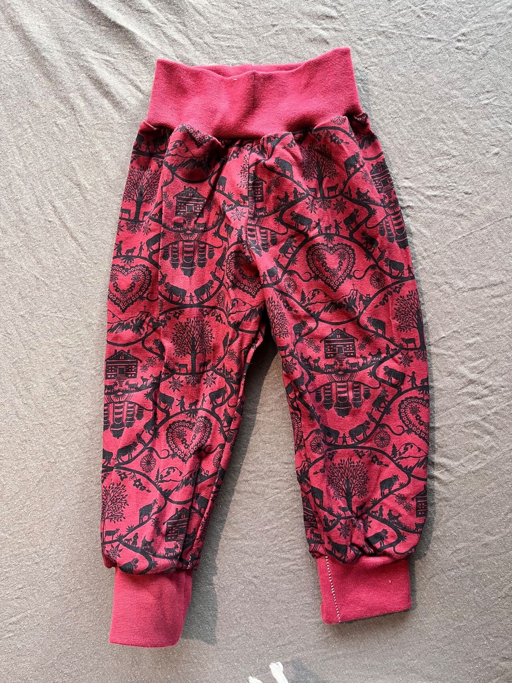 Hosen: 1 Kinderhose selbst genäht – Neu und originalverpackt aus Büsserach von bor_s88m