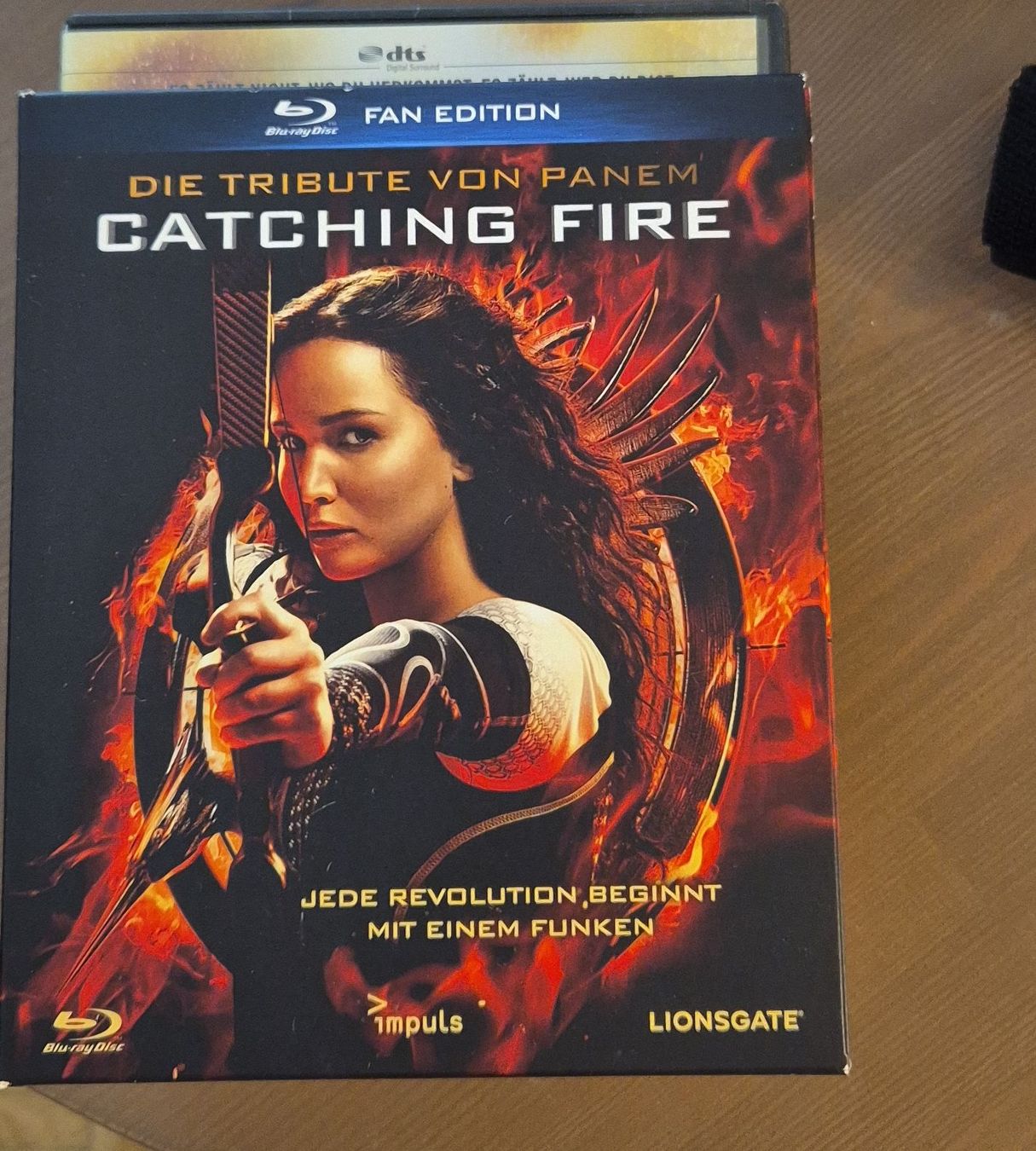 Tutti i DVDs: Die Tribute von Panem Catching Fire Blu-ray Fan Edition – Usato da Birsfelden venduto da Lexxi28