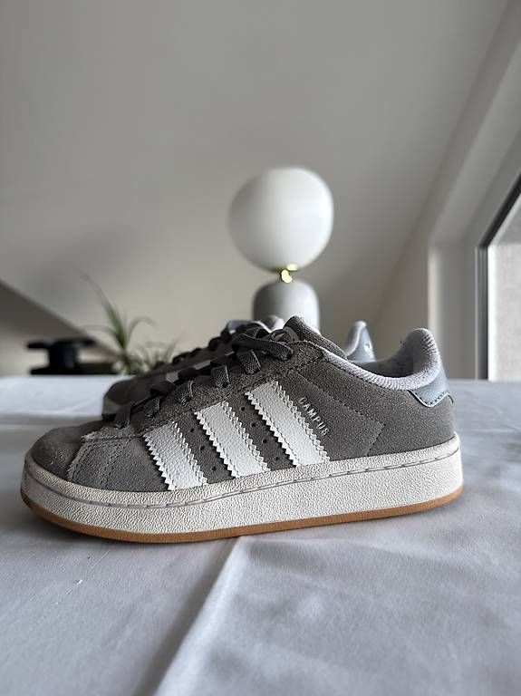 Schuhe für Jungen: Adidas Campus  Kinder  Grösse 33.5 – Neu und originalverpackt aus Schlieren von gue_m9qk