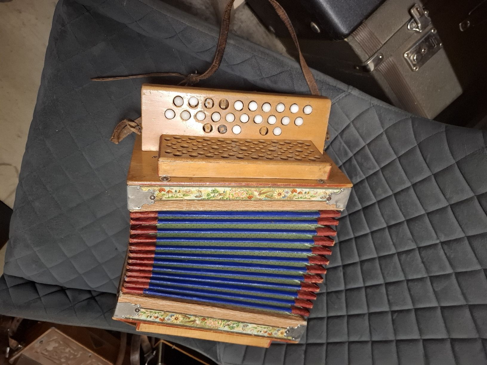 Strumenti musicali: schwyzerorgeli – Usato da Villeneuve venduto da BibiVintage 6