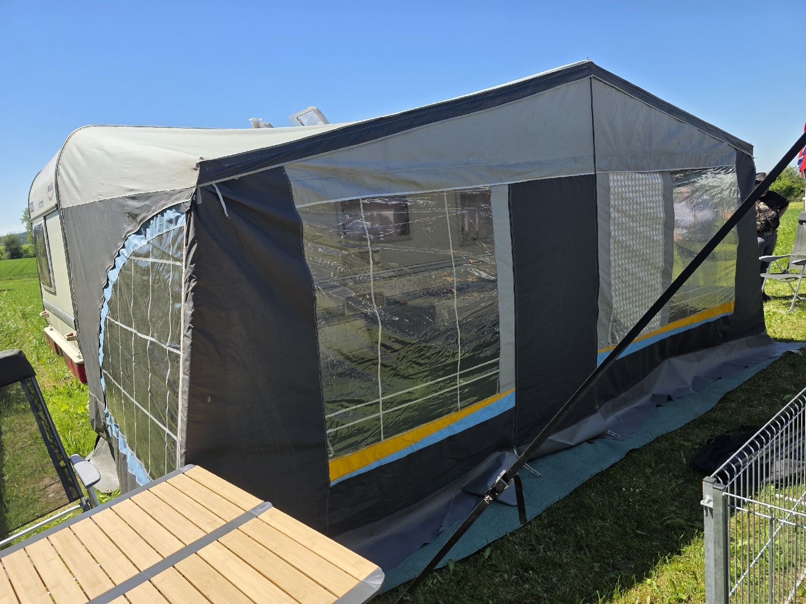 Verande & Tende da sole: Robustes Vorzelt für Wohnwagen – Usato da Landschlacht venduto da Campinghoss 1
