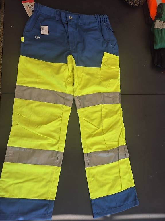 Hosen: Pantalon molinel haute visibilité  – Gebraucht aus Miège von mou_57rn