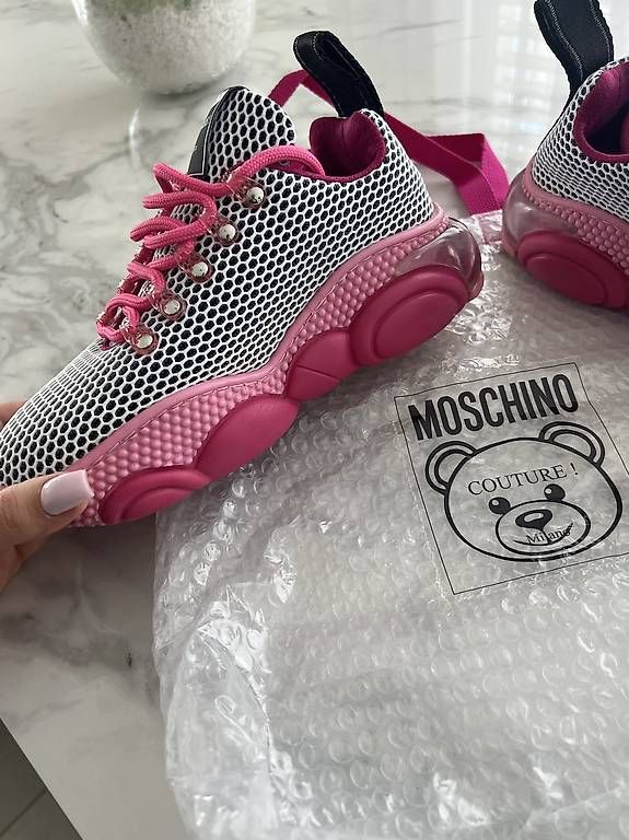 Chaussures femmes: Basket Moschino – D'occasion à Bulle par Preteni 1
