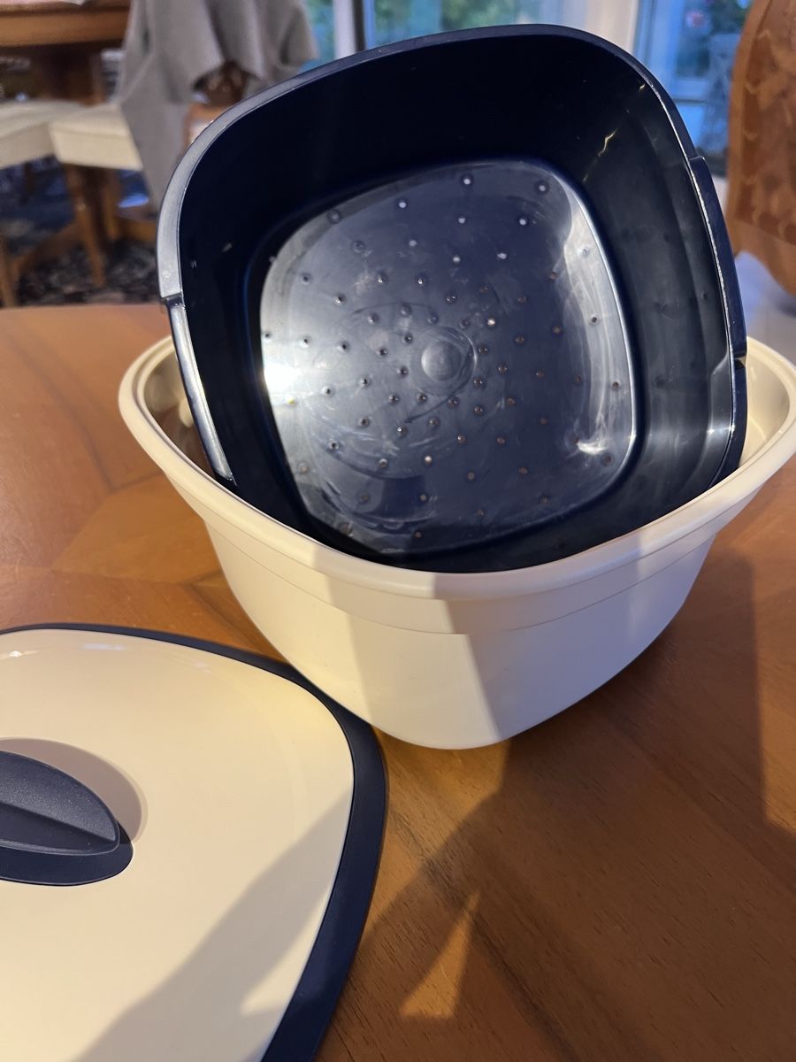 Tupperware Contenitori & Simili: Tupperware mit Sieb für Teigwaren  – Usato da Ittigen venduto da ABalli 2