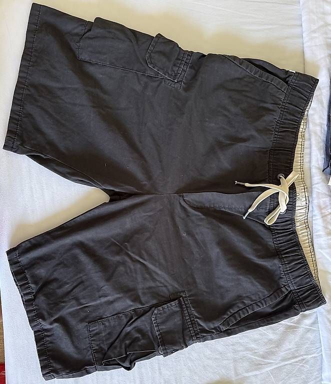 Hosen: Schwarze Herren-Cargo-Shorts  Grösse XL – Gebraucht aus Zürich von SamanthaGirod
