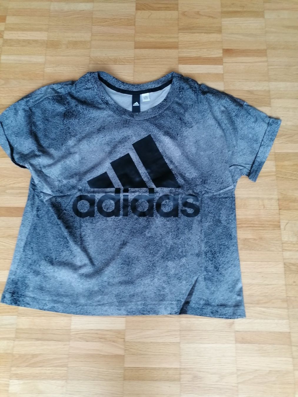 Adidas T-shirt: T Shirt Adidas – Usato da Pfäffikon ZH venduto da xxmopsxx