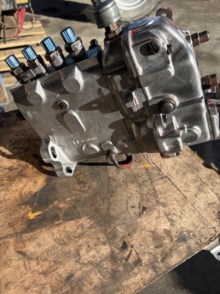 Bucher Trattori: Einspritzpumpe Bosch MWM AKD10V – Usato da Hendschiken venduto da unita2000 1