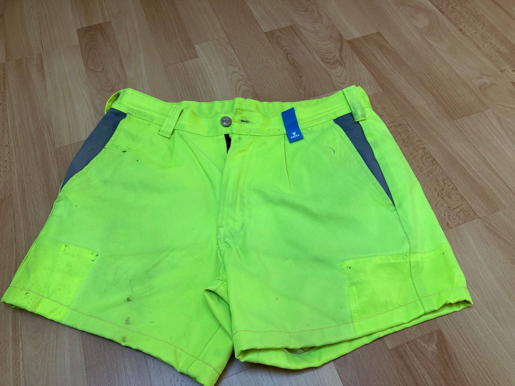 Hosen: Arbeitskleidung kurze Hose gelb Gr.48 – Gebraucht aus Bettwiesen von Zustand57 1