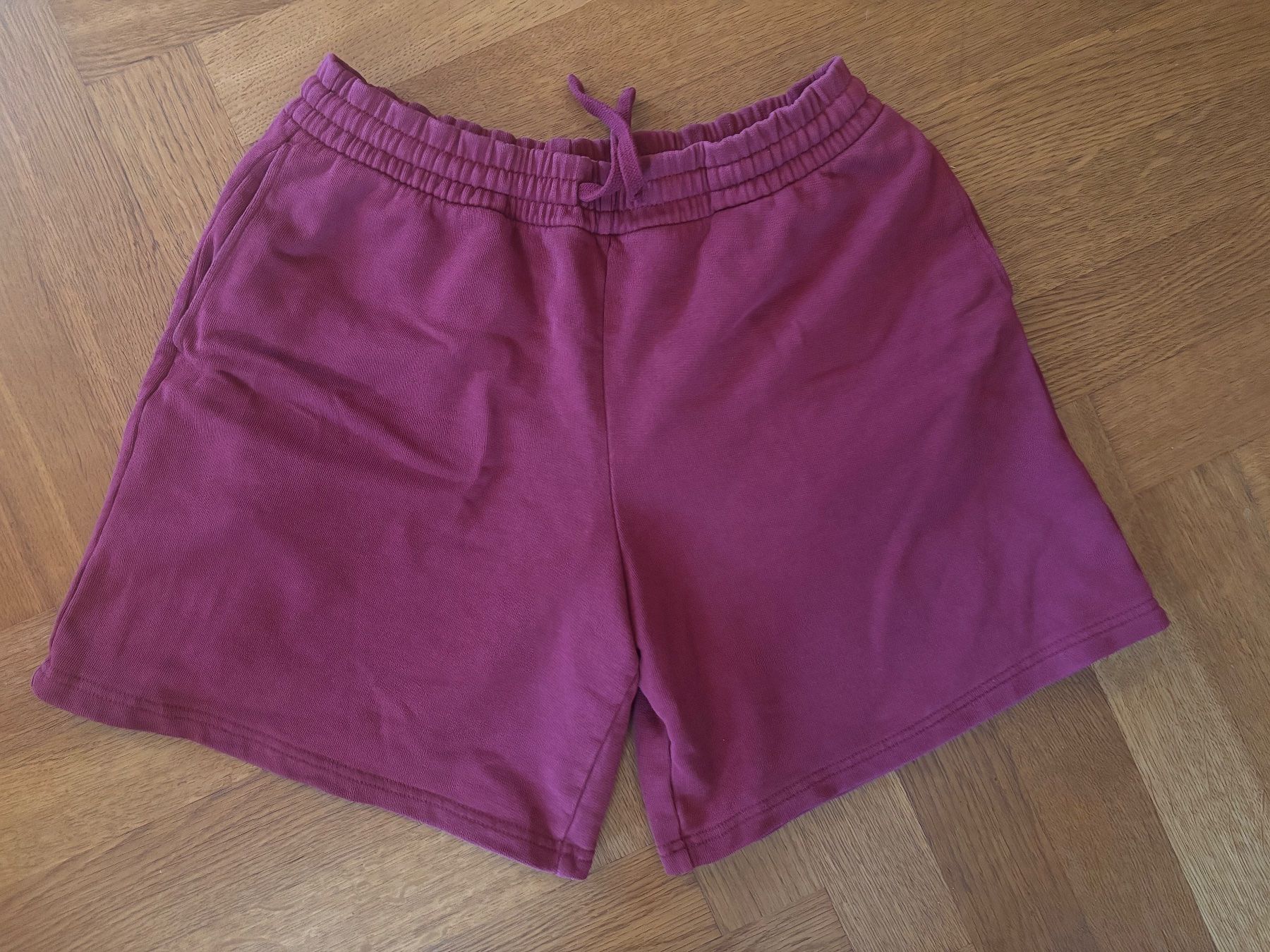 Arket Pantalons: Arket Shorts Jogginghose S – D'occasion à Arlesheim par Mameil