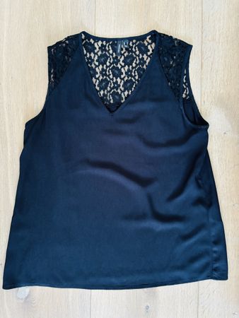 Schwarzes Vero Moda Top mit Spitze, Gr. S - NEU