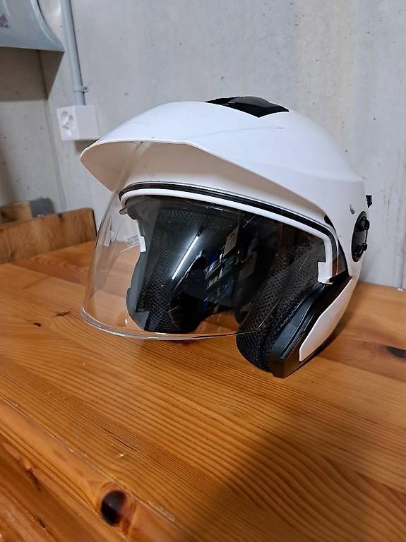 Giacche: Jacke mit Helm – Usato da Lyss venduto da schacheli 1