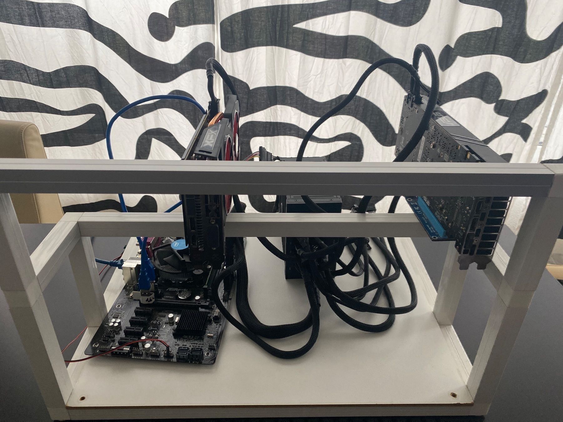 PC: Alu/ hart-PVC Mining Rig für 6 GPU – Nuovo (secondo la descrizione) da Zürich venduto da Remo184 3